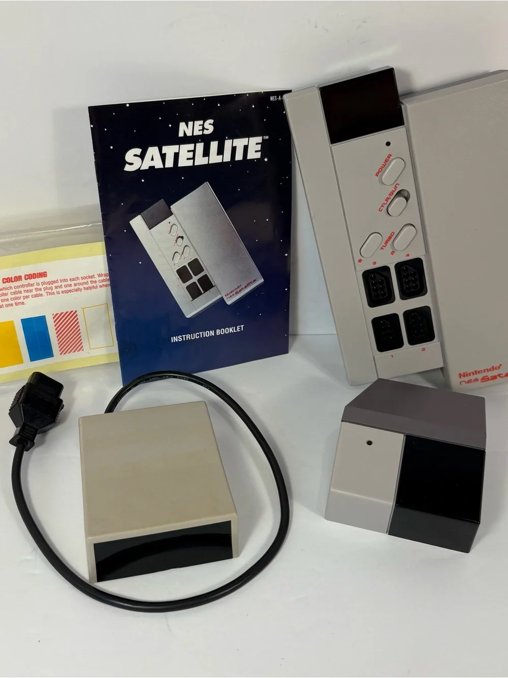 Original Nintendo NES Satellite 4 Player Wireless Adapter MultiTap Base Receiver